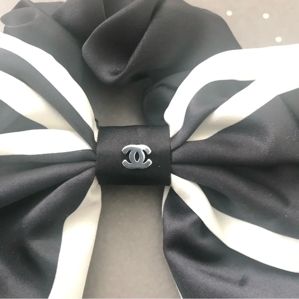 Beautiful bow scrunchie tie